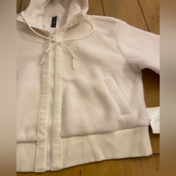 all in motion Jackets & Blazers - All in Motion Women’s White Fleece New Hooded Jacket size